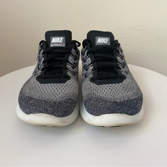 Women’s black & gray Nike Free Running Shoes size 6. - Picture 2 of 8